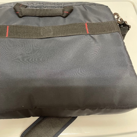New Case logic laptop bag - Picture 7 of 8